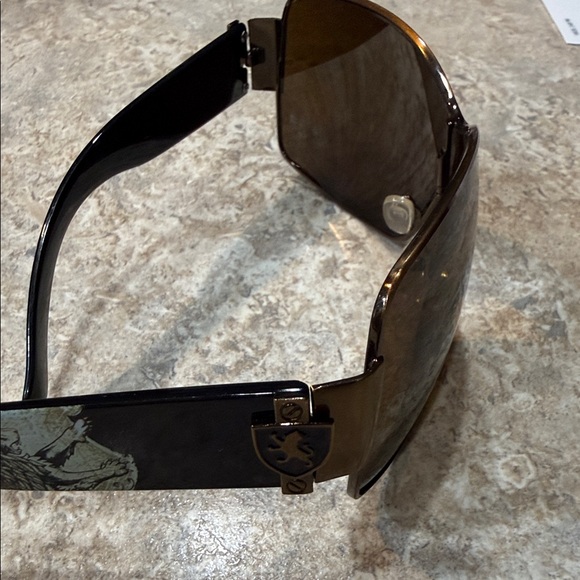 Khan Shield Women Men Sunglasses with Lion Crest - Picture 5 of 8